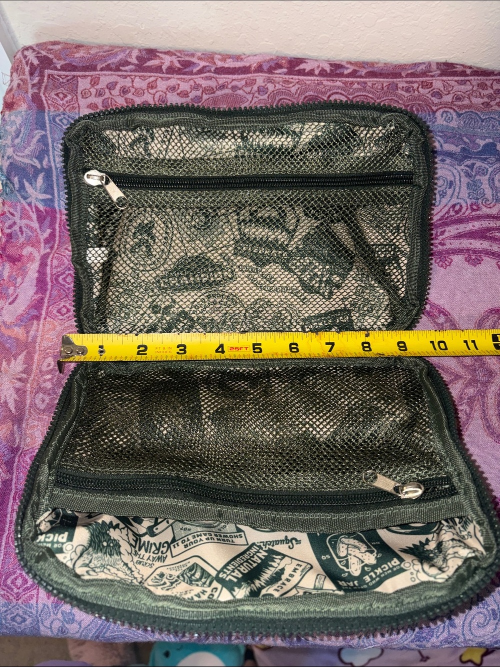 Dr Squatch Soap kit with Green Corduroy toiletry bag - Picture 4 of 8